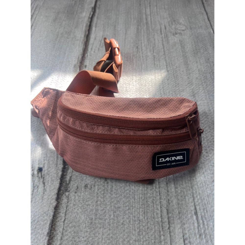 Dakine Hip Pack Unisex Rosewood Chevron Fanny Pack Sporty Travel Bag